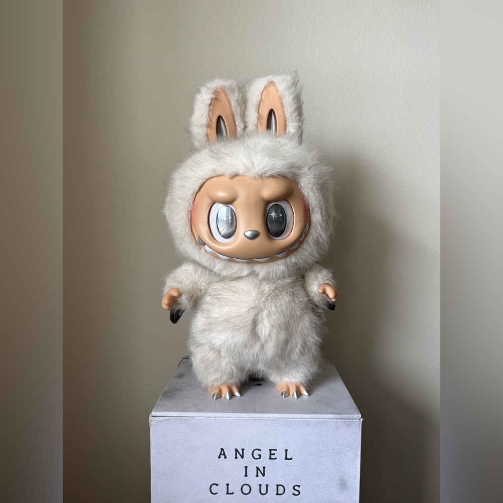 AUTHENTIC POPMART THE MONSTERS LABUBU ANGEL IN CLOUDS - Picture 3 of 13